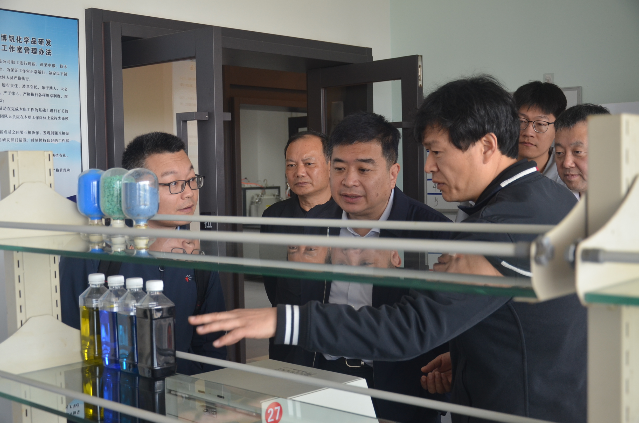 自動化院黨委副書記、總經理楊光浩率隊赴大連融科調研